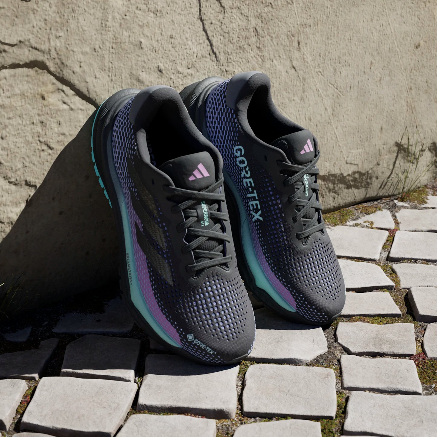 Adidas - W Supernova Gore-Tex - Core Black / Grey / Cobalt Blue  - Chaussures running femmes