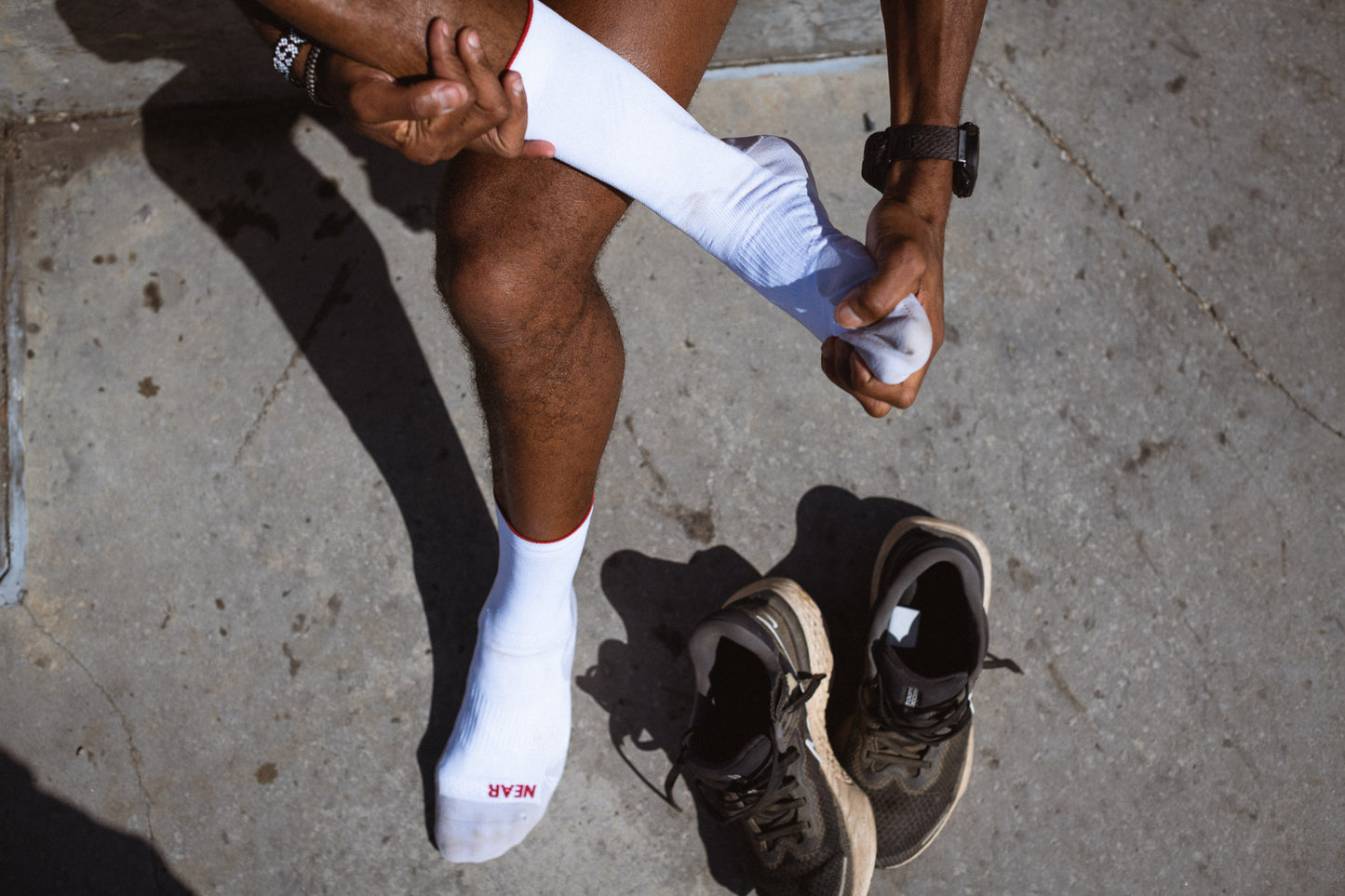 Near Earth - The Distance Running Socks - white